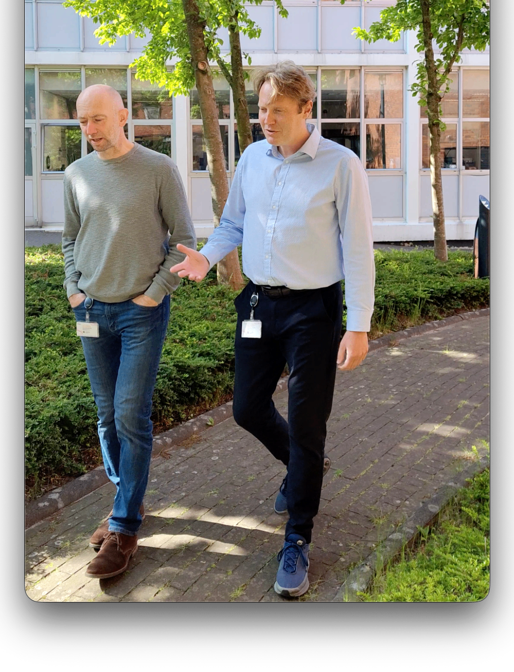 Jelle ten Hoeve and Lorenzo Bombardelli walking through the Health Innovation District in Amsterdam.